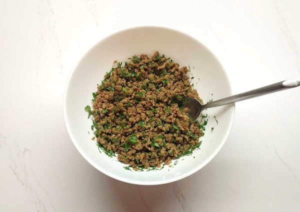 Слоеные пирожки с мясом