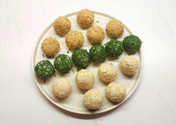 Закусочные шарики из курицы и грибов