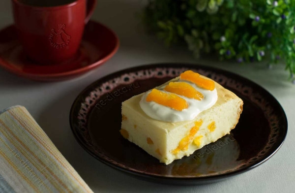 Творожная запеканка с курагой и белым шоколадом Творожная запеканка с курагой и белым шоколадом