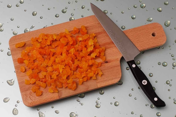 Творожная запеканка с курагой и белым шоколадом Творожная запеканка с курагой и белым шоколадом