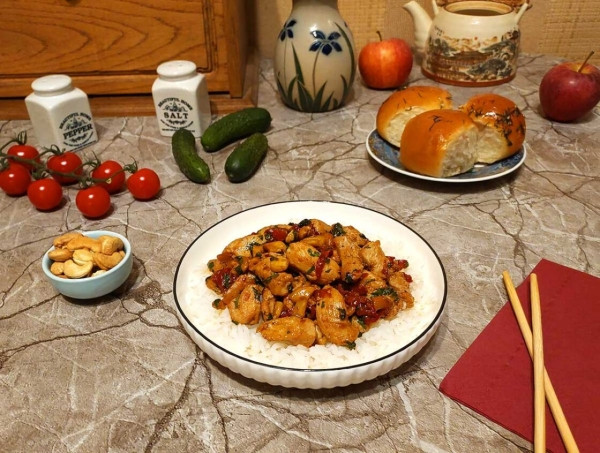 Курица по-восточному с кешью Курица по-восточному с кешью