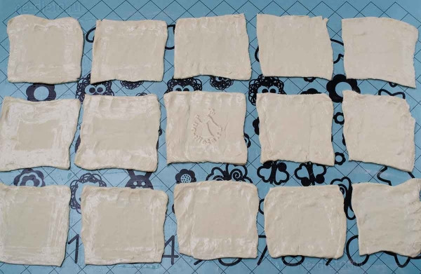 Слоеные пирожки с мясом