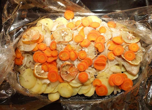 Рыба с овощами в духовке Рыба с овощами в духовке