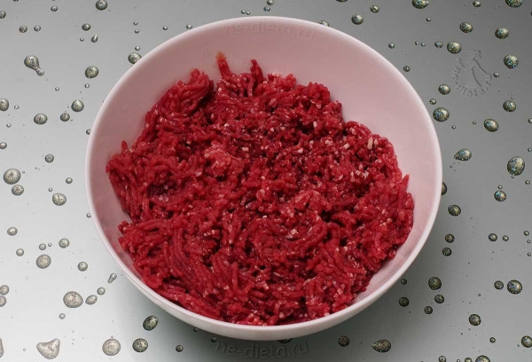 Слоеные пирожки с мясом