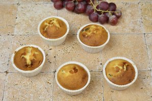 Кексы с виноградом и сыром дор блю