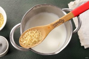 Молочный суп с вермишелью Молочный суп с вермишелью