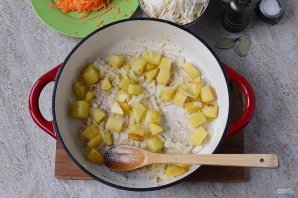 Овощное рагу с картофелем и капустой