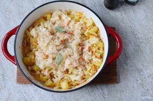 Овощное рагу с картофелем и капустой