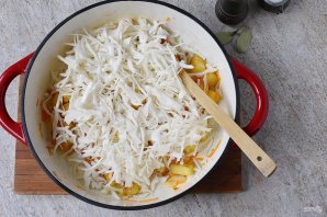 Овощное рагу с картофелем и капустой