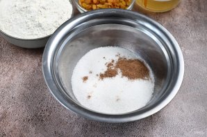 Пирог постный с изюмом