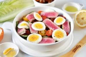 Салат с отварным тунцом Салат с отварным тунцом