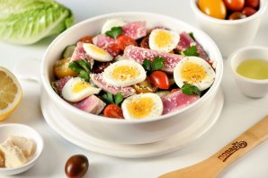 Салат с отварным тунцом Салат с отварным тунцом