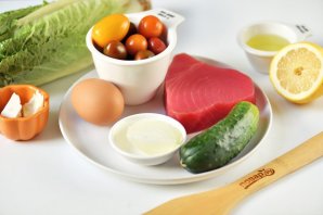 Салат с отварным тунцом Салат с отварным тунцом