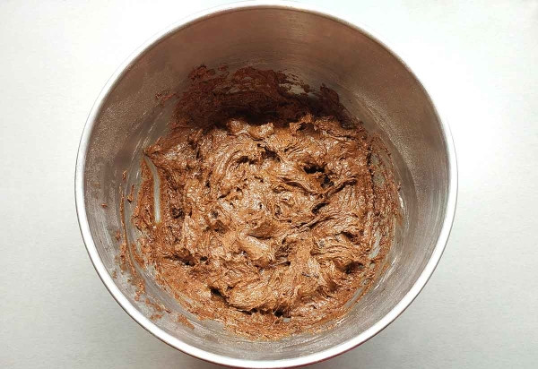 Шоколадные кексы с черносливом