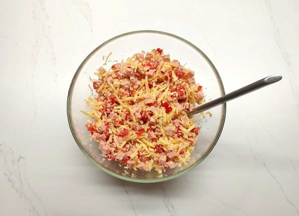 Горячие бутерброды с колбасой и сыром Горячие бутерброды с колбасой и сыром