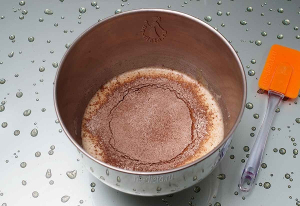 Шоколадные кексы с черносливом