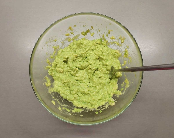 Бутерброды с семгой и авокадо