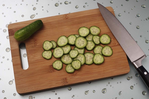 Бутерброды со шпротами и свежим огурцом Бутерброды со шпротами и свежим огурцом