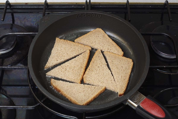 Бутерброды со шпротами и свежим огурцом Бутерброды со шпротами и свежим огурцом