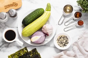 Азиатский салат из кабачка