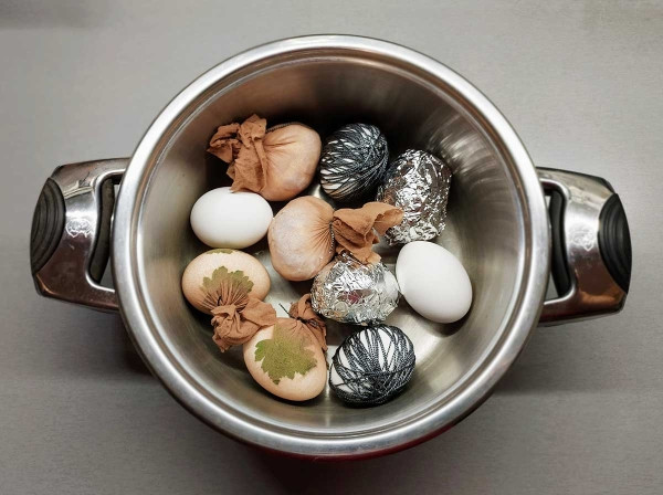 Как покрасить яйца чаем каркаде Как покрасить яйца чаем каркаде