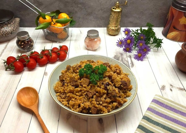 Плов с говядиной и финиками