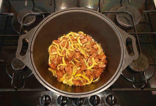 Плов с говядиной и финиками