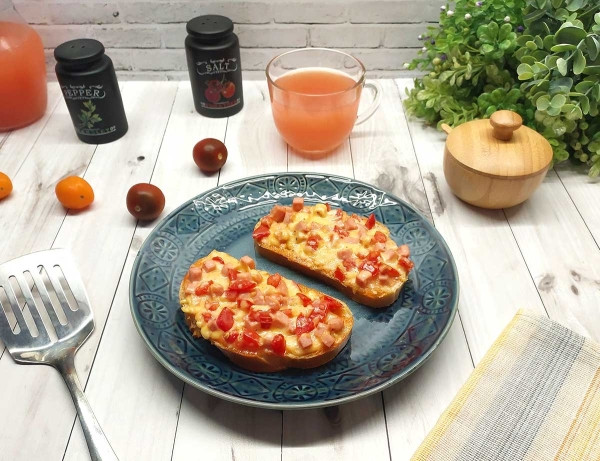 Горячие бутерброды с колбасой и сыром Горячие бутерброды с колбасой и сыром