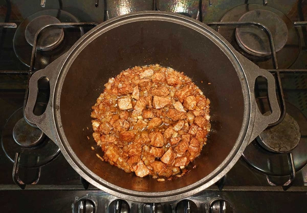 Плов с говядиной и финиками