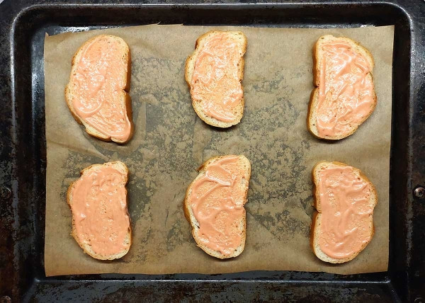 Горячие бутерброды с колбасой и сыром Горячие бутерброды с колбасой и сыром