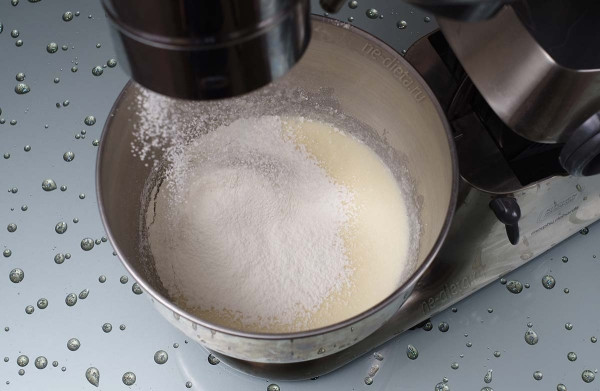 Пасхальные куличи с изюмом