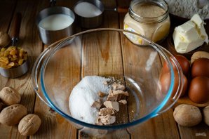 Кулич с орехами