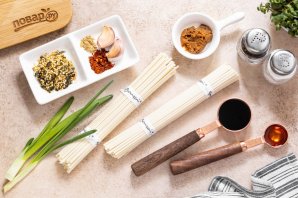 Лапша с соусом мисо