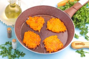 Постные морковные оладьи Постные морковные оладьи