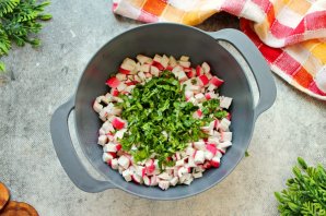 Постный салат с крабовыми палочками