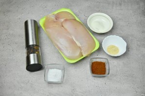 Рулет из куриной грудки с паприкой