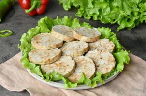 Рулет из куриной грудки с паприкой