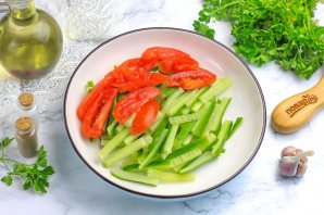 Теплый охотничий салат