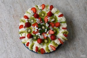 Торт с киви и клубникой