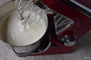 Торт с киви и клубникой
