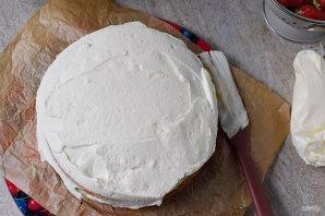 Торт с киви и клубникой