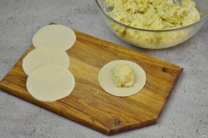 Вареники с картошкой и салом