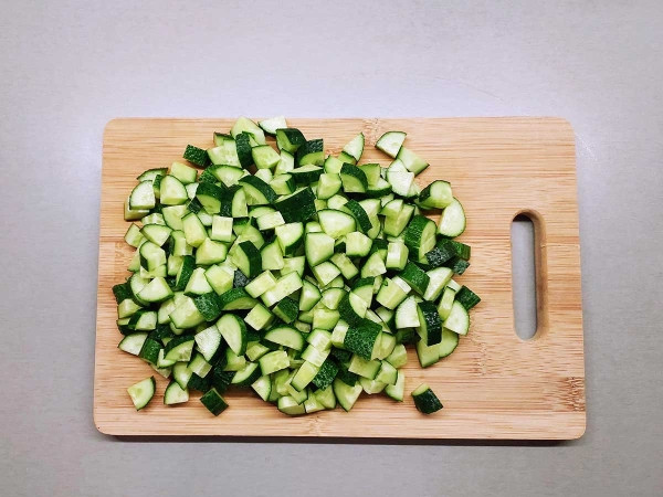 Салат из огурцов и яиц Салат из огурцов и яиц