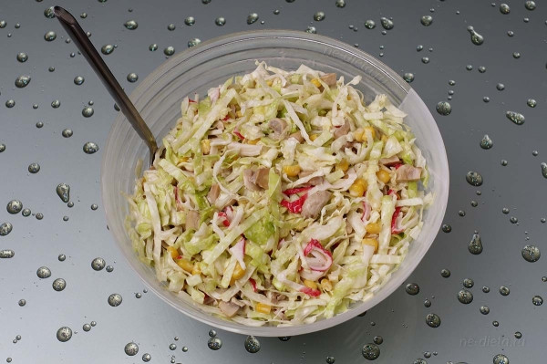 Салат из крабовых палочек &mdash; 4 простых и вкусных рецепта