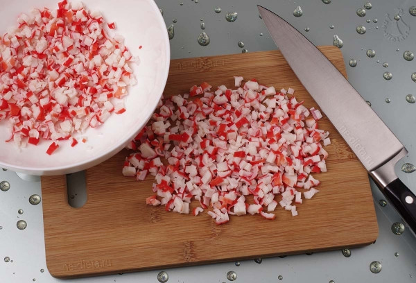 Салат из крабовых палочек &mdash; 4 простых и вкусных рецепта