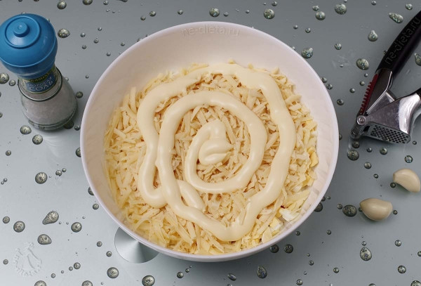 Салат из крабовых палочек &mdash; 4 простых и вкусных рецепта