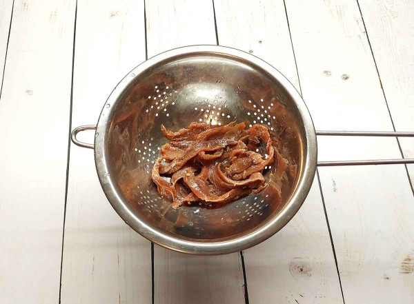 Фаршированные помидоры с моцареллой и анчоусами