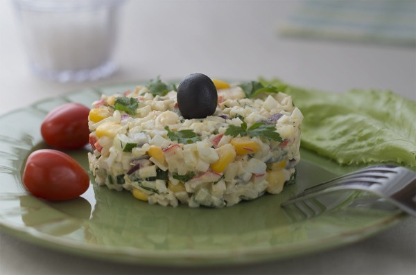 Салат из крабовых палочек &mdash; 4 простых и вкусных рецепта