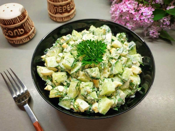 Салат из огурцов и яиц Салат из огурцов и яиц