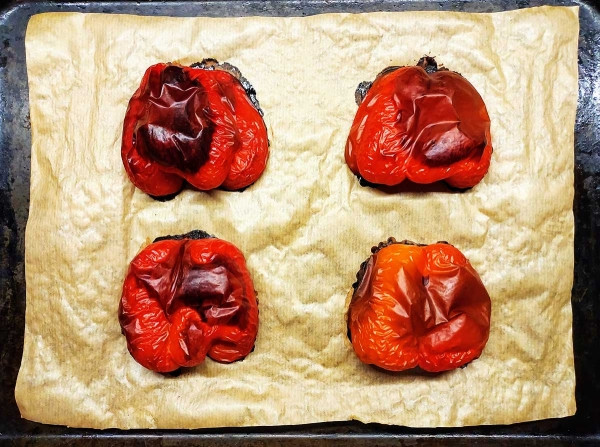 Салат из огурцов с редисом и яйцами